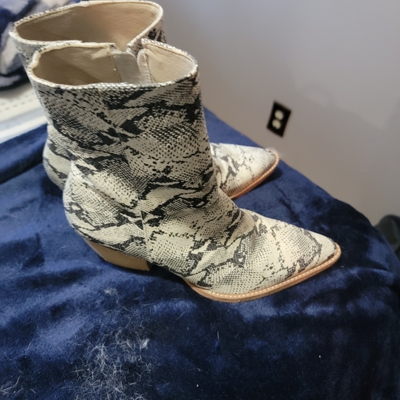 Matisse Caty Snakeskin Boots - Picture 1 of 3